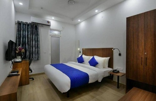 Indirapuram Hotel | Hotel The Emporio A Corporate suites