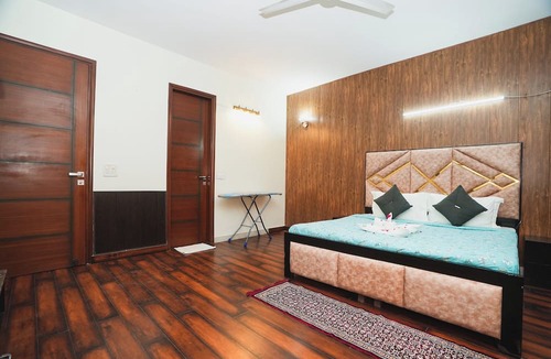 Chittaranjan Hotel | Mintstar Apartment And Suites, Chittaranjan Park