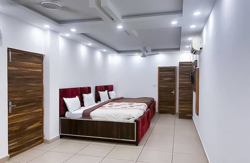 New Delhi Hotel | Roomshala 087 Green High