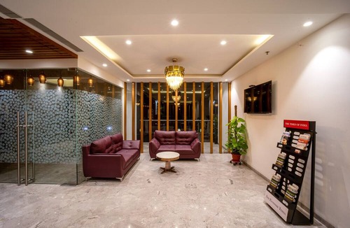 Rabale Hotel | The Monarch
