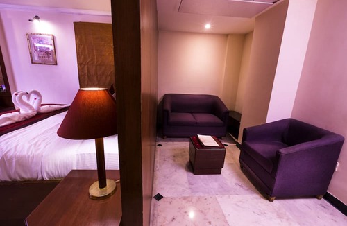 Porur Hotel | Grand Residence