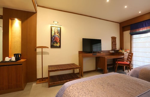 Bakrakot Hotel | Brys Caves