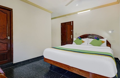 Kovalam House | Itsy Hotels The Waters Edge Beach Resort