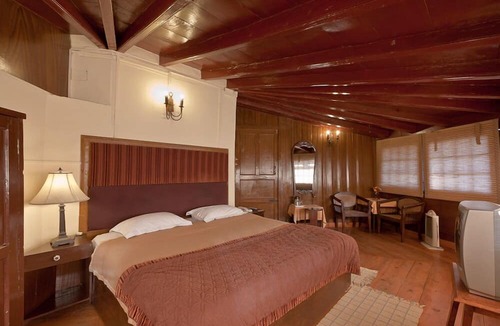 Majkhali Hotel | Chevron Rosemount