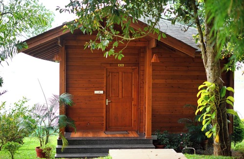 Vazhavatta Hotel | Room-lakerose Wayanad Resort