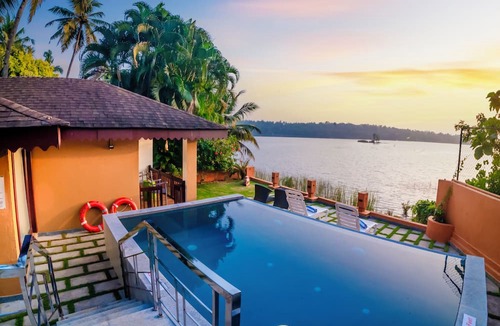Paravur Resort | Fragrant Nature Backwater Resort & Ayurveda Spa
