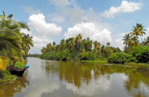 Kumarakom House | Houseboat Cruise in the Backwaters of Kerala