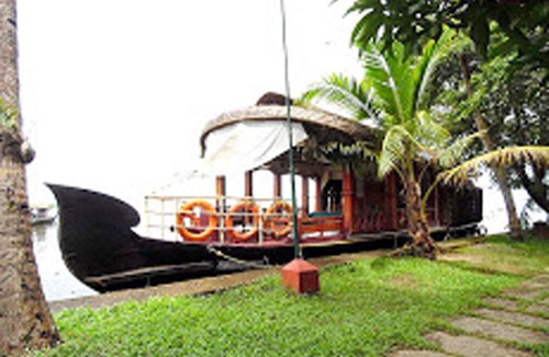 Kumarakom House | Houseboat Cruise in the Backwaters of Kerala