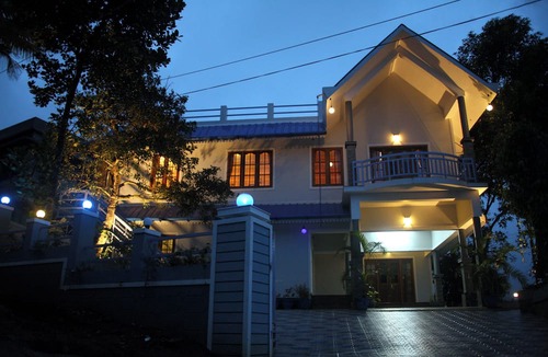 Anachal House | 4 Bedroom Villa With Balcony Mountain View