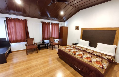 The Mall Road Hotel | Hotel Himalayan Club