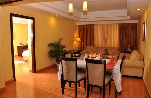 Navalur Hotel | Gokulam Park Sabari OMR Hotel