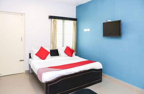 Salem Hotel | Capital O 14623 Travellers Inn