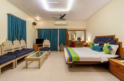 Sindhi Camp Hotel | Treebo Natraj - Jaipur