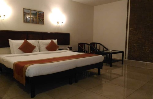 Ernakulam South Hotel | Yuvarani Residency