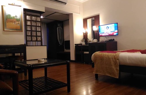 Ernakulam South Hotel | Yuvarani Residency