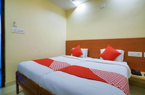 Shenoys Hotel | OYO 3633 Nanda Inn