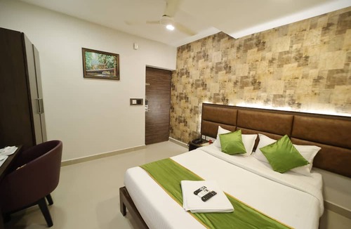 Little Mount Hotel | Pine Tree Signature