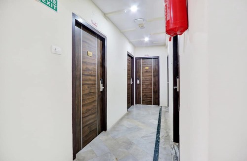 MVP Colony House | Deluxe With Twin Bed Lotus Park Hotel