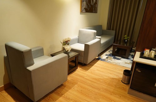 Kharar Hotel | Luxe Manor