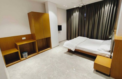 Hinganghat Hotel | LL Palace