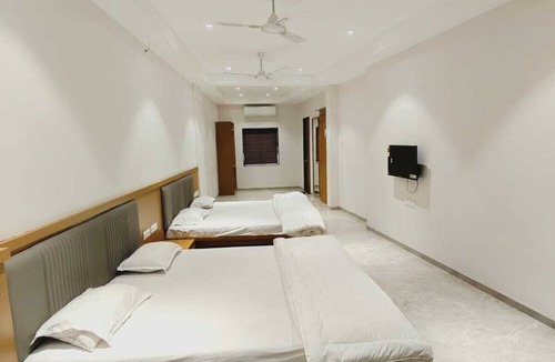 Hinganghat Hotel | LL Palace
