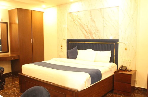 Hauz Khas Hotel | Hotel Shyama International