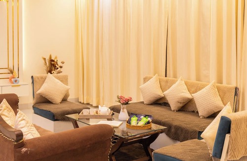 New Delhi Villa | ELIVAAS Crystal Farms 3BHK with Pvt Pool
