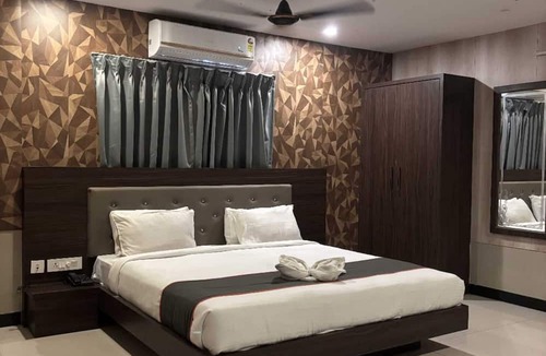 MVP Colony Hotel | Rosee Wood