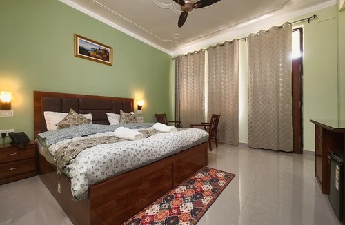 Sidhpur Hotel | AASRA PARADISE HOTEL