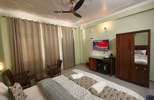 Sidhpur Hotel | AASRA PARADISE HOTEL
