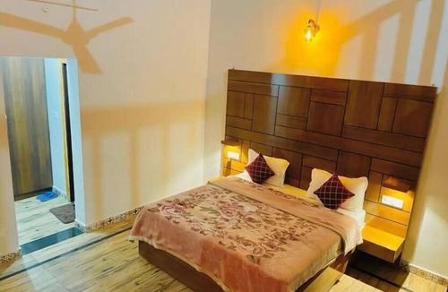 Amritpur Villa | B'NEST By Baan Home Stay