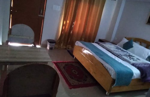 Kanatal Hotel | Mount Aura Stay & Dine