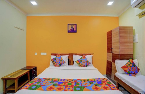 Chromepet Hotel | Fabhotel Yazhini Residency