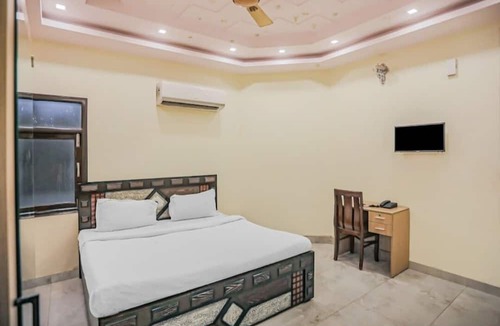 Govindpuri Hotel | Raj Residency Govindpuri