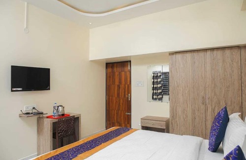 Nungambakkam Hotel | REDFOX