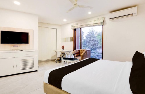 DLF Phase 3 House | Classic With Twin Bed Townhouse T Block
