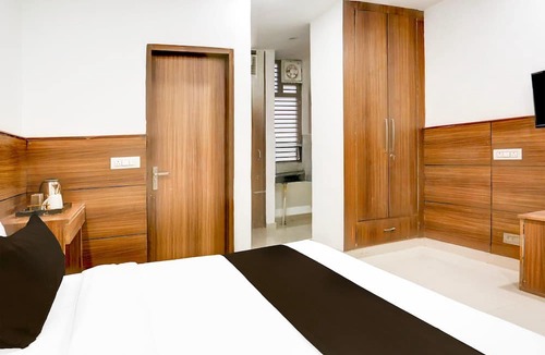 DLF City House | Deluxe Cybercity U19