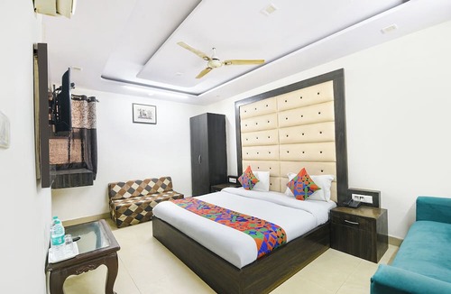 Karol Bagh Hotel | Fabhotel Vishesh Continental