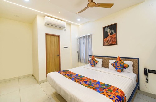 Warangal Hotel | Fabhotel Lake View Castle