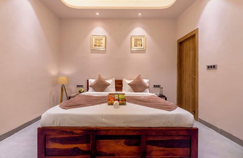 Greater Noida Villa | Alaya Stays Radhika 2BHK Apartment