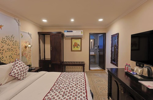Bani Park Hotel | Ved Mahal