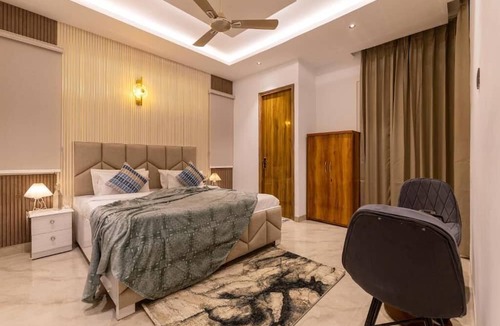 Noida Villa | Elivaas Vedaaz 4 BHK Farmhouse With pool
