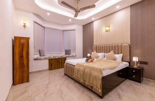 Noida Villa | Elivaas Vedaaz 4 BHK Farmhouse With pool