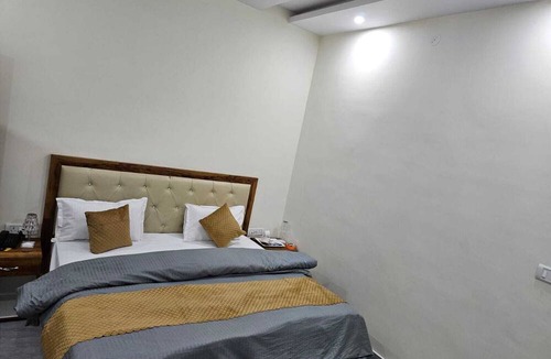 Greater Kailash Bed & Breakfast | Comfy Stay Hotels