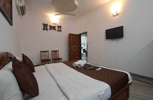 DLF City Hotel | Taj homes - A Unit of Sahni's Villa