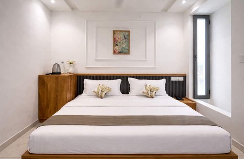Rajkot Hotel | Raw Leaves - Premium Family & Business Hotel Near Rajkot Railway Station