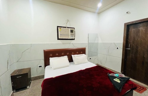 Jangpura Hotel | Roomshala Hotel Home Stay