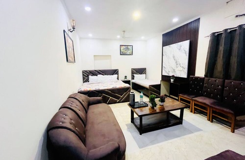 Jangpura Hotel | Roomshala Hotel Home Stay
