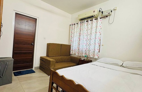 Maradu Apartment | The Haven by Oshara Modern Kerala 3bhk AC Wifi Family Near Fort Kochi Parking