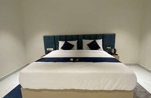 Shaikpet Hotel | Dreamscape Hotel by Fracspace OU Colony